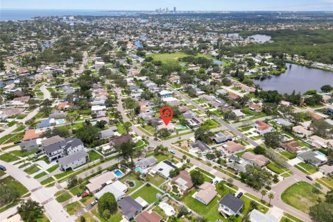 House in Saint Petersburg, Florida 3 bedrooms, 132.11 sq.m. № 1826729 - photo 30