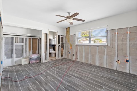 House in Saint Petersburg, Florida 3 bedrooms, 132.11 sq.m. № 1826729 - photo 22