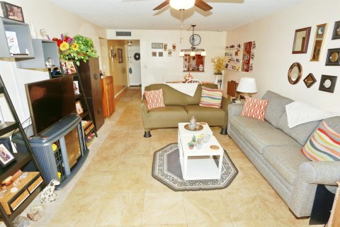Copropriété à vendre à Tamarac, Floride: 2 chambres, 95.04 m2 № 2183190 - photo 18