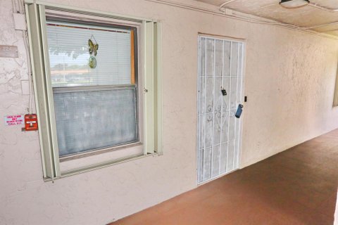 Copropriété à vendre à Tamarac, Floride: 2 chambres, 95.04 m2 № 2183190 - photo 6
