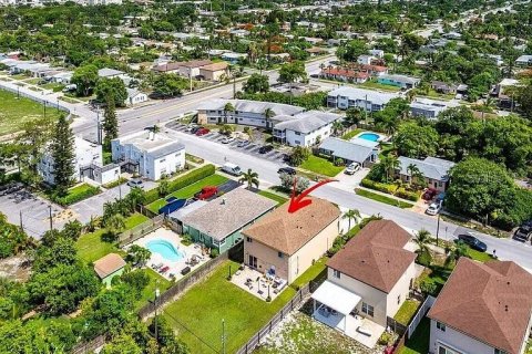 Commercial property in Boynton Beach, Florida 273.23 sq.m. № 2147930 - photo 7