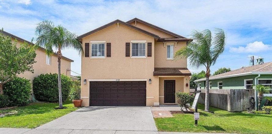Commercial property in Boynton Beach, Florida 273.23 sq.m. № 2147930