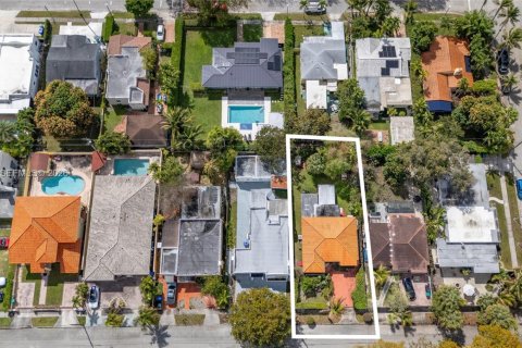 House in Miami, Florida 4 bedrooms, 147.71 sq.m. № 2041514 - photo 21