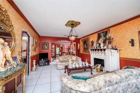 House in Miami, Florida 4 bedrooms, 147.71 sq.m. № 2041514 - photo 5