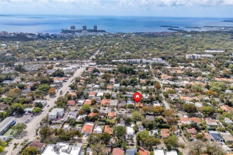 House in Miami, Florida 4 bedrooms, 147.71 sq.m. № 2041514 - photo 20