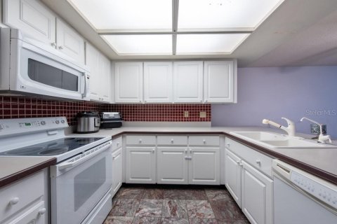 Villa ou maison à vendre à Tampa, Floride: 4 chambres, 213.86 m2 № 1643384 - photo 15
