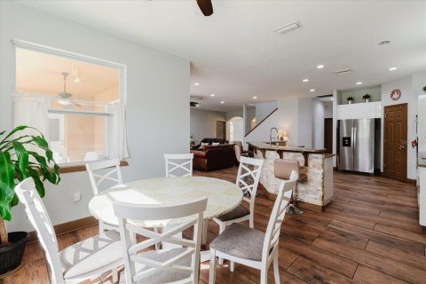 House in Valrico, Florida 4 bedrooms, 325.62 sq.m. № 2215849 - photo 25