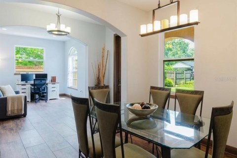 House in Valrico, Florida 4 bedrooms, 325.62 sq.m. № 2215849 - photo 7