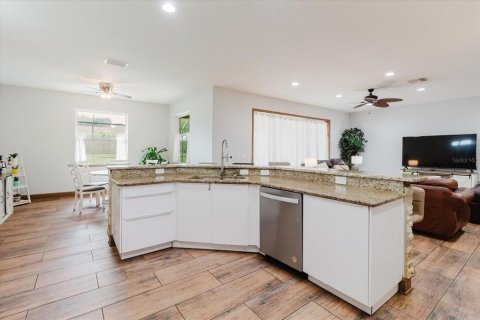 House in Valrico, Florida 4 bedrooms, 325.62 sq.m. № 2215849 - photo 23