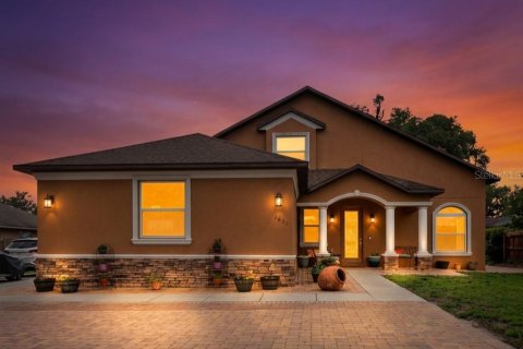 House in Valrico, Florida 4 bedrooms, 325.62 sq.m. № 2215849