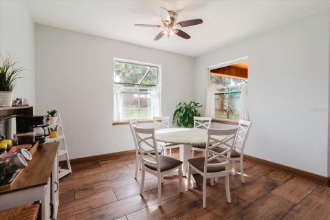 House in Valrico, Florida 4 bedrooms, 325.62 sq.m. № 2215849 - photo 26