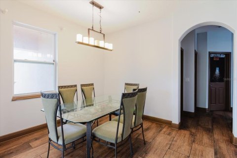 House in Valrico, Florida 4 bedrooms, 325.62 sq.m. № 2215849 - photo 8