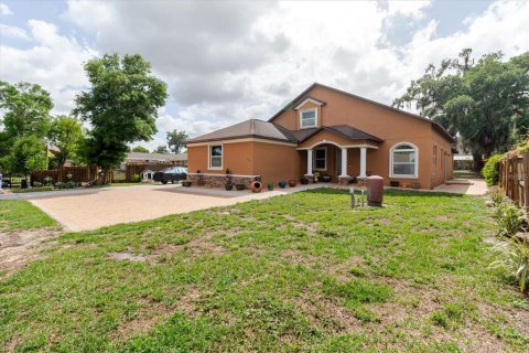 House in Valrico, Florida 4 bedrooms, 325.62 sq.m. № 2215849 - photo 4