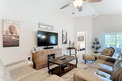 House in Zephyrhills, Florida 4 bedrooms, 186.18 sq.m. № 1879400 - photo 23
