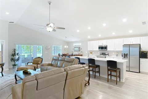 House in Zephyrhills, Florida 4 bedrooms, 186.18 sq.m. № 1879400 - photo 21