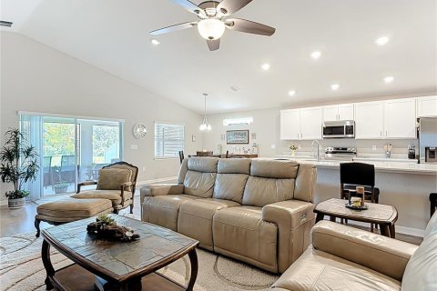 House in Zephyrhills, Florida 4 bedrooms, 186.18 sq.m. № 1879400 - photo 22