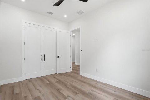 House in Largo, Florida 3 bedrooms, 163.51 sq.m. № 2238377 - photo 21