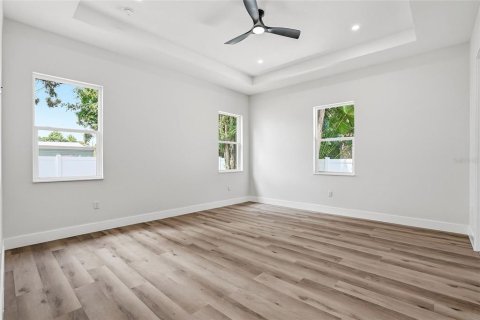 House in Largo, Florida 3 bedrooms, 163.51 sq.m. № 2238377 - photo 14