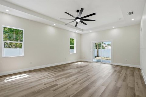House in Largo, Florida 3 bedrooms, 163.51 sq.m. № 2238377 - photo 12