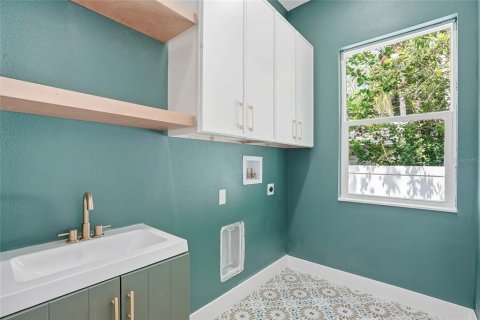 House in Largo, Florida 3 bedrooms, 163.51 sq.m. № 2238377 - photo 19