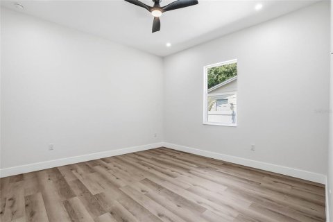 House in Largo, Florida 3 bedrooms, 163.51 sq.m. № 2238377 - photo 23