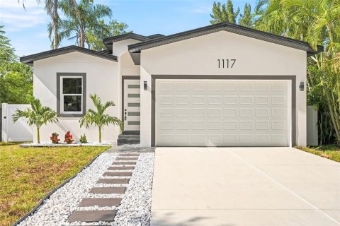 House in Largo, Florida 3 bedrooms, 163.51 sq.m. № 2238377