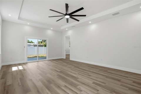 House in Largo, Florida 3 bedrooms, 163.51 sq.m. № 2238377 - photo 13