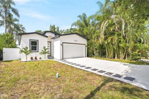 House in Largo, Florida 3 bedrooms, 163.51 sq.m. № 2238377 - photo 3