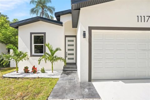 House in Largo, Florida 3 bedrooms, 163.51 sq.m. № 2238377 - photo 2