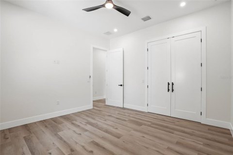 House in Largo, Florida 3 bedrooms, 163.51 sq.m. № 2238377 - photo 24