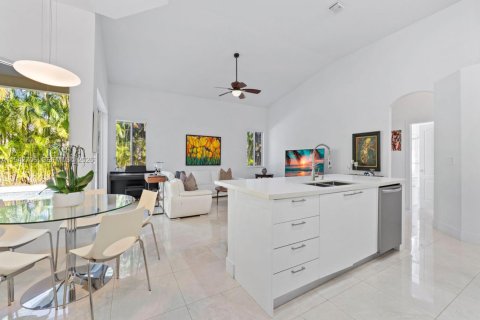 Casa en venta en Palmetto Bay, Florida, 5 dormitorios, 251.58 m2 № 2001478 - foto 21