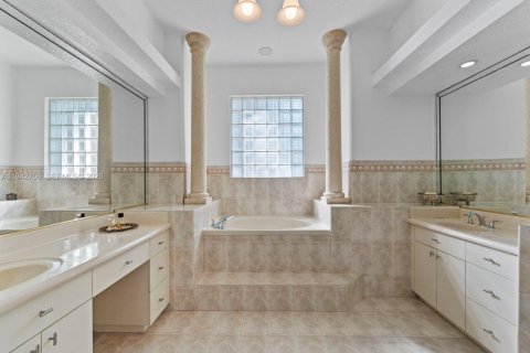 Casa en venta en Palmetto Bay, Florida, 5 dormitorios, 251.58 m2 № 2001478 - foto 29