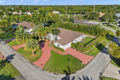 Casa en venta en Palmetto Bay, Florida, 5 dormitorios, 251.58 m2 № 2001478 - foto 3
