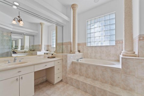 Casa en venta en Palmetto Bay, Florida, 5 dormitorios, 251.58 m2 № 2001478 - foto 30
