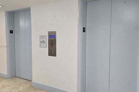 Condominio en venta en Miami Beach, Florida, 63.17 m2 № 1954466 - foto 21
