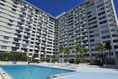 Condominio en venta en Miami Beach, Florida, 63.17 m2 № 1954466 - foto 7