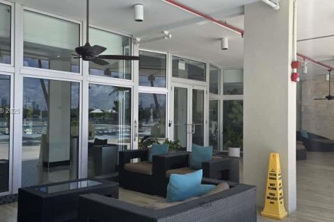 Condominio en venta en Miami Beach, Florida, 63.17 m2 № 1954466 - foto 9