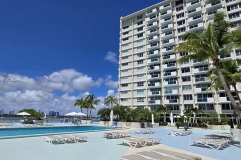 Condominio en venta en Miami Beach, Florida, 63.17 m2 № 1954466 - foto 6
