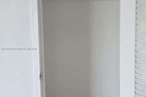 Condominio en venta en Miami Beach, Florida, 63.17 m2 № 1954466 - foto 29