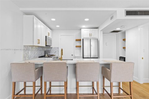 Condo in Pompano Beach, Florida, 1 bedroom  № 1764606 - photo 1