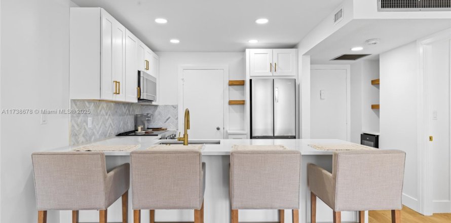 Condo in Pompano Beach, Florida, 1 bedroom № 1764606