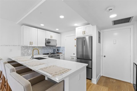 Condo in Pompano Beach, Florida, 1 bedroom  № 1764606 - photo 4