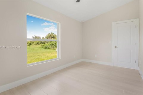 House in Lehigh Acres, Florida 4 bedrooms, 142.33 sq.m. № 1882678 - photo 22