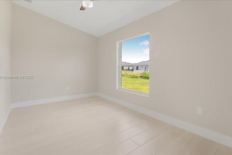 House in Lehigh Acres, Florida 4 bedrooms, 142.33 sq.m. № 1882678 - photo 12