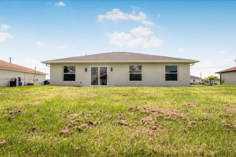 House in Lehigh Acres, Florida 4 bedrooms, 142.33 sq.m. № 1882678 - photo 28