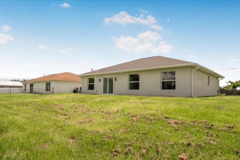 House in Lehigh Acres, Florida 4 bedrooms, 142.33 sq.m. № 1882678 - photo 27