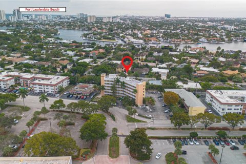 Condo in Fort Lauderdale, Florida, 2 bedrooms  № 2011036 - photo 17
