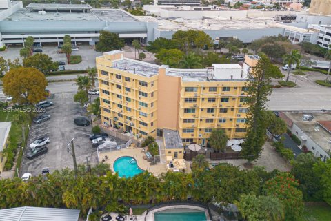 Condo in Fort Lauderdale, Florida, 2 bedrooms  № 2011036 - photo 22