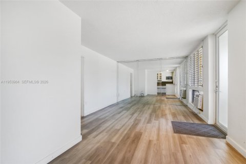 Condo in Fort Lauderdale, Florida, 2 bedrooms  № 2011036 - photo 3