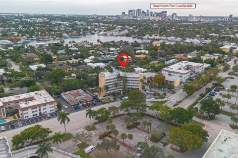 Condo in Fort Lauderdale, Florida, 2 bedrooms  № 2011036 - photo 18